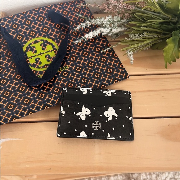 NWT🎀Tory Burch Emerson Printed Slim Card Case/Holder Black Tossed Bow Silver - Picture 3 of 6